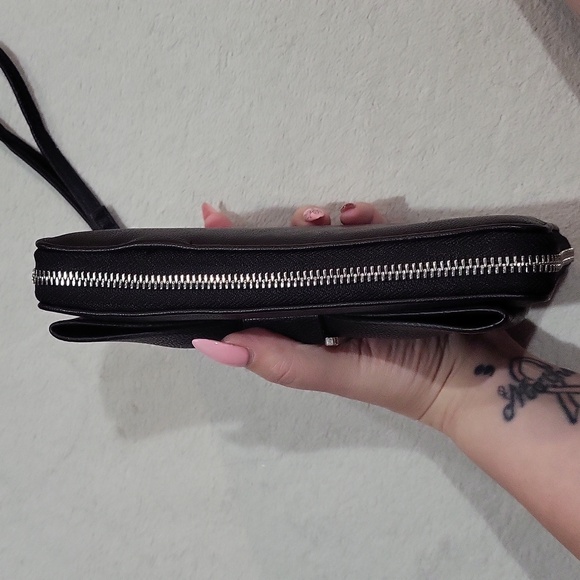 Betsey Johnson Wallet Wristlet - Picture 16 of 16